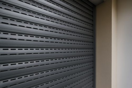 Cuales son las persianas motorizadas mas populares para locales en Barcelona - Arreglar Reparacion Persianas Alicante