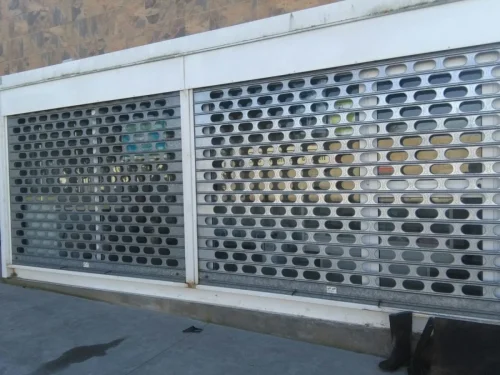 Que empresas ofrecen servicios de motorizacion de persianas para locales en Barcelona 1 - Arreglar Reparacion Persianas Alicante