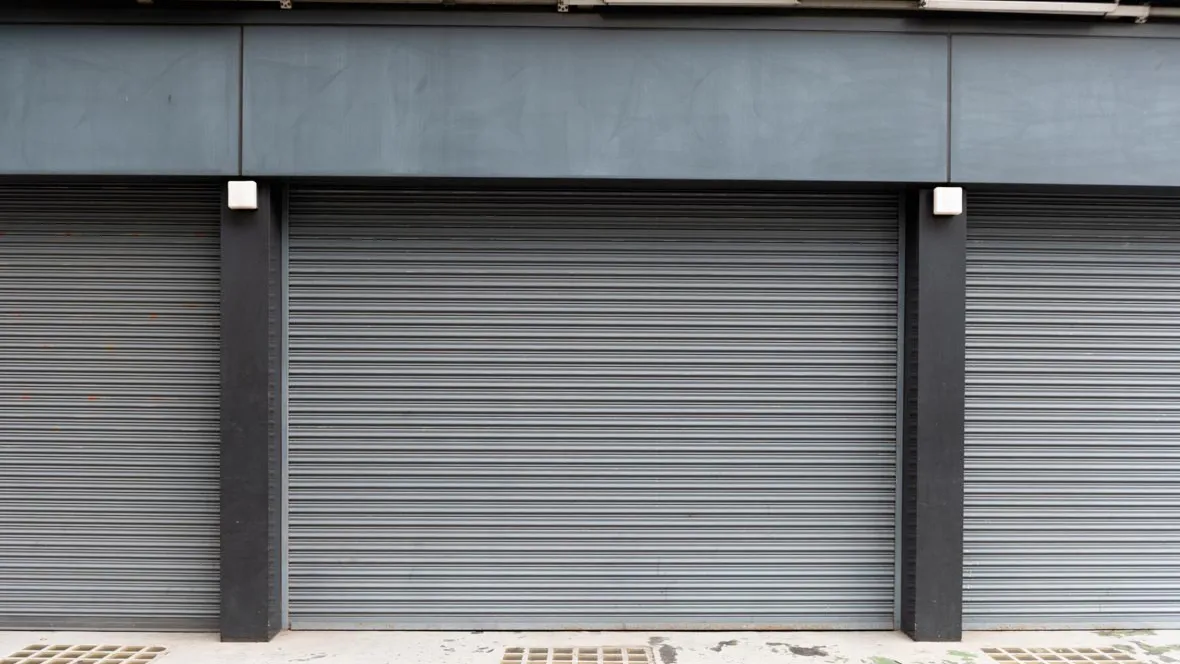persianas de seguridad para locales comerciales - Persianas Aig&uuml;es (Alicante) - Reparaci&oacute;n Instalaci&oacute;n y Motor