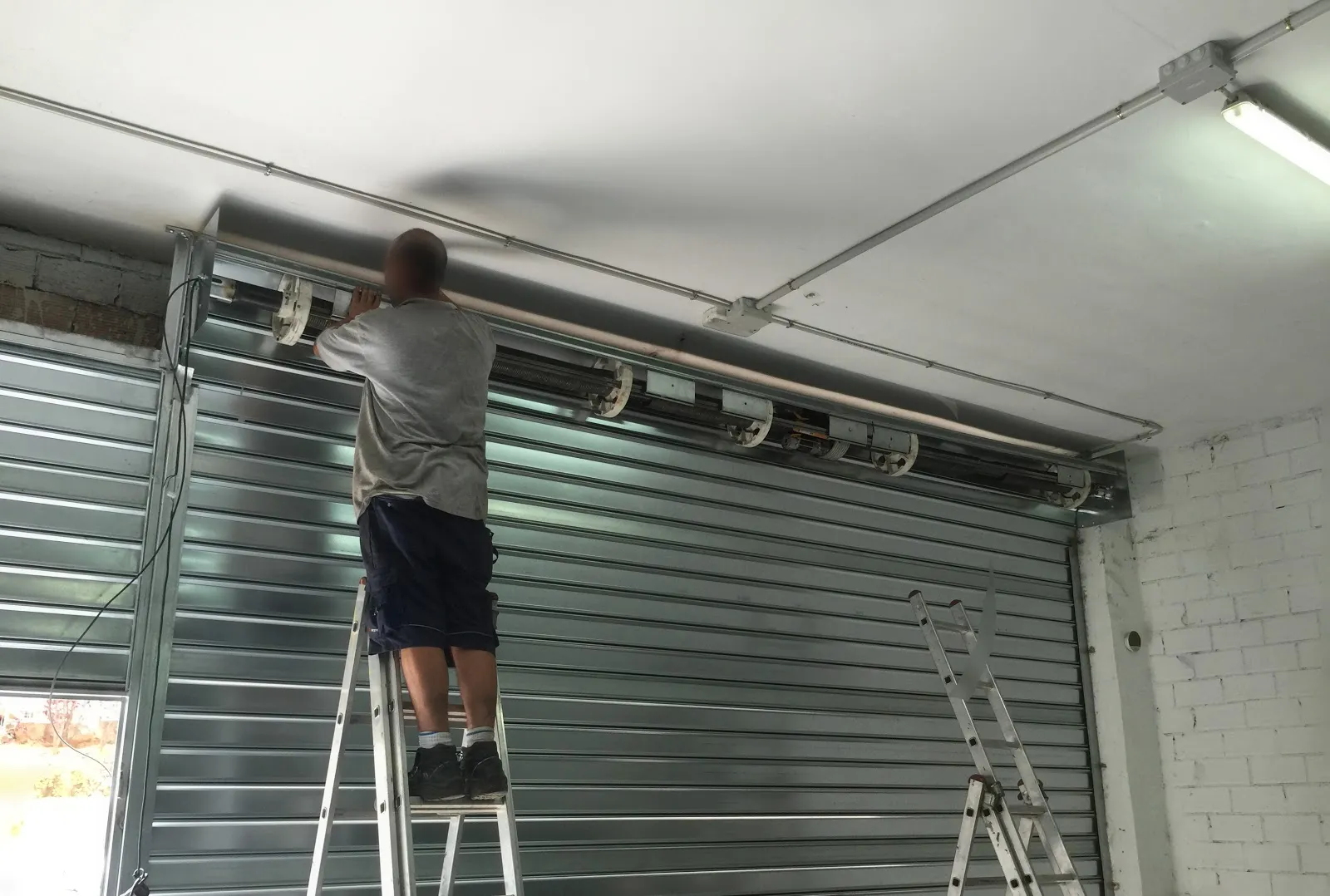 Reparar persiana comercio - Instalaci&oacute;n y Cambio Eje de Persianas